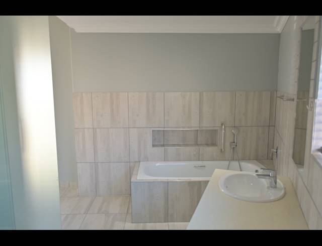 3 BEDROOM HOUSE FOR SALE IN HARTENBOS CENTRAL